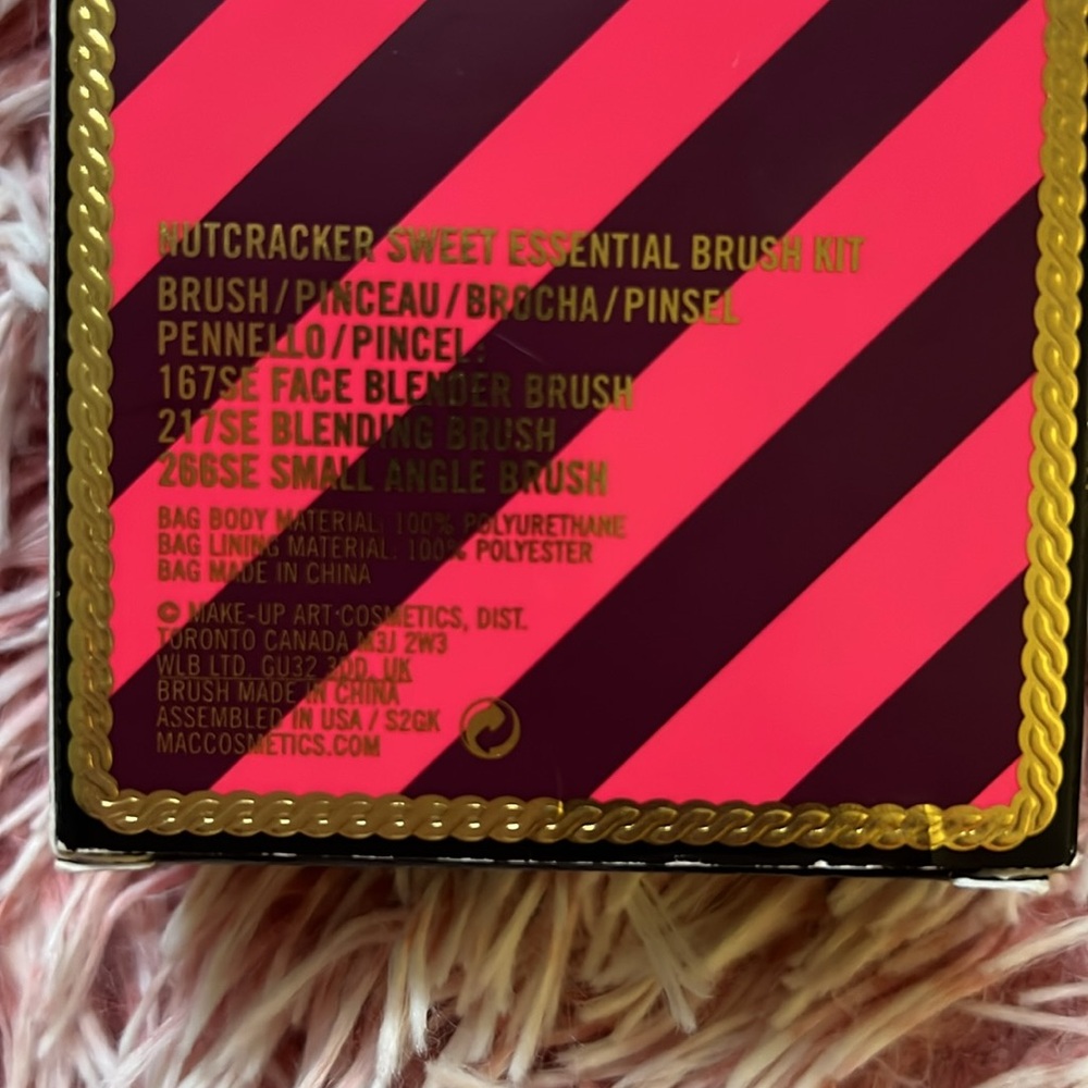 MAC Nutcracker Sweet Essential Brush Kit Holiday Collection Case Box - Picture 7 of 7